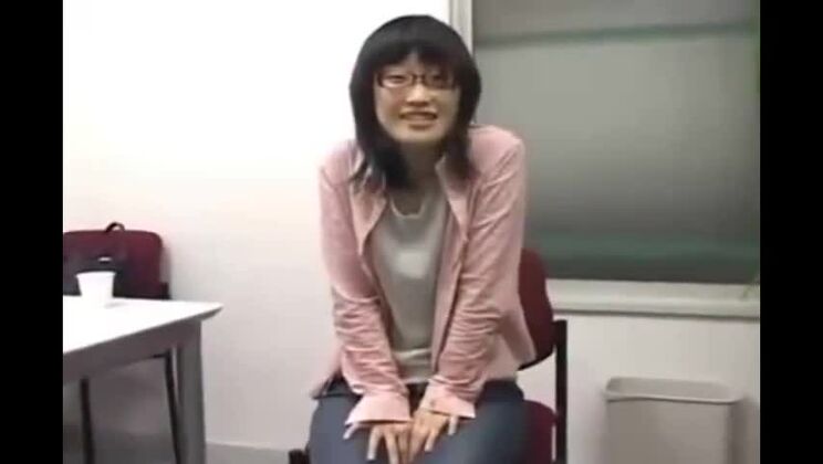 Perra japonesa tetona y divina protagonizando porno amateur caliente