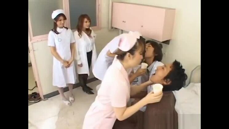 Bonita zorra asiática en vídeo sexual fetichista