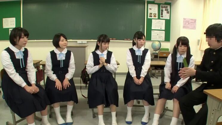 Hermosa mujer japonesa en un lugar público