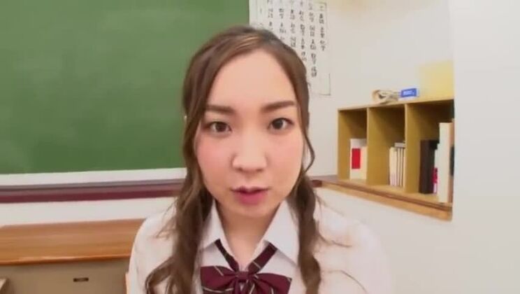 Una hermosa prostituta oriental encarna su sueño fetichista.