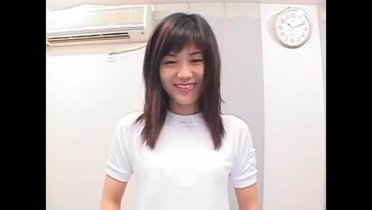 La atractiva japonesa de pechos pequeños, Miwa Matsuura.