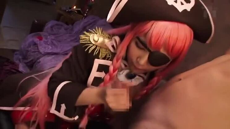 La adorable japonesa de pechos pequeños Chigusa Hara hace realidad los sueños de los hombres al recibir una eyaculación facial.