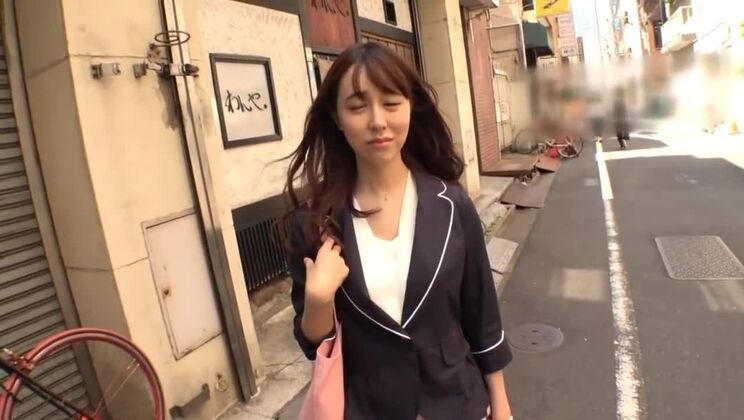 Puta japonesa divina recibiendo bukkake caliente