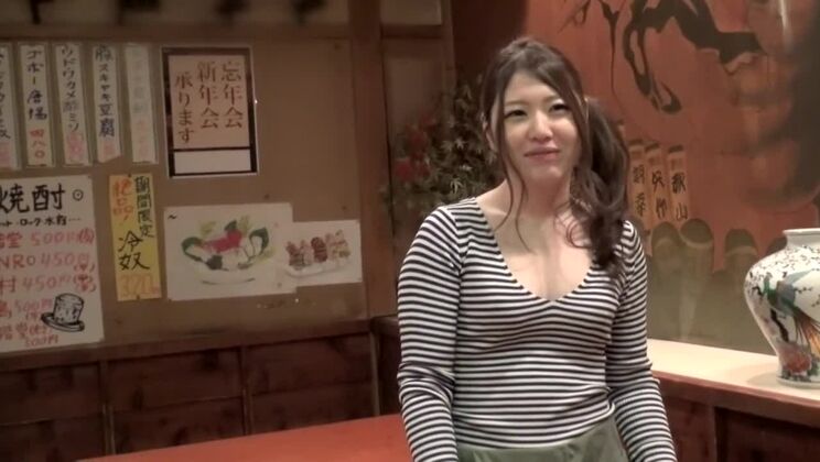 Maravillosa mujer japonesa encarna su sueño fetichista.