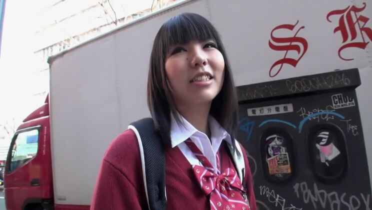 Chica asiática divina recibiendo bukkake caliente