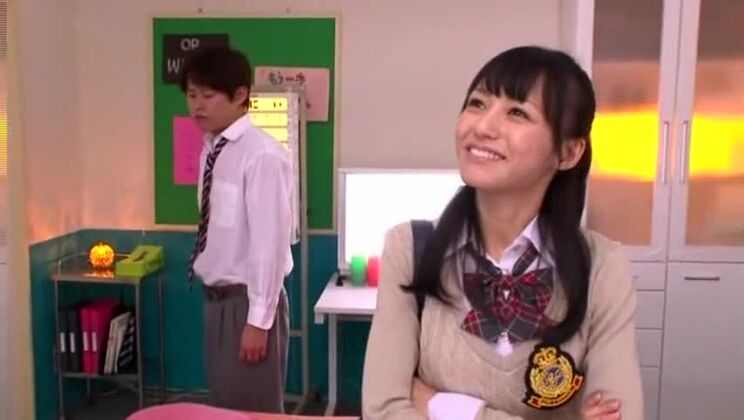 La encantadora y delgada oriental Ryouka Shinoda tiene sexo hardcore fantástico