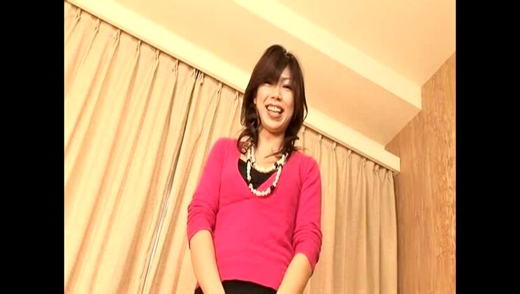 Una exuberante japonesa protagoniza un increíble vídeo porno de fetichismo de pies.