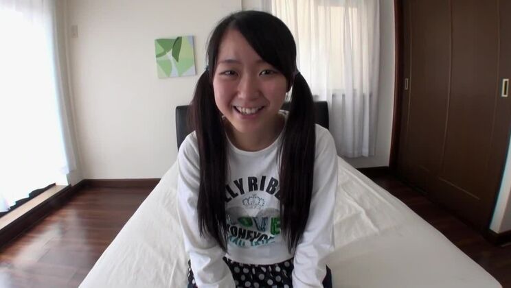 La asiática de pelo largo y miel Kyoka Ishiguro es follada en un increíble primer plano porno