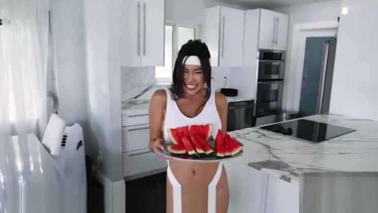 Una japonesa elegante y de pechos pequeños fue follada duramente.