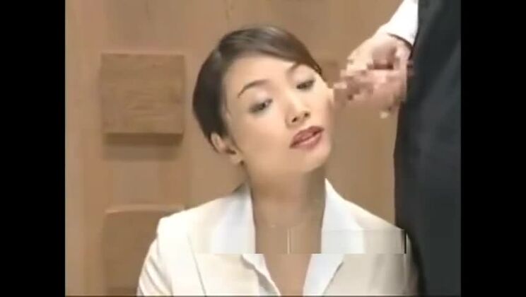 Atractiva y voluptuosa asiática promiscua protagonizando un hermoso vídeo de sexo fetichista.