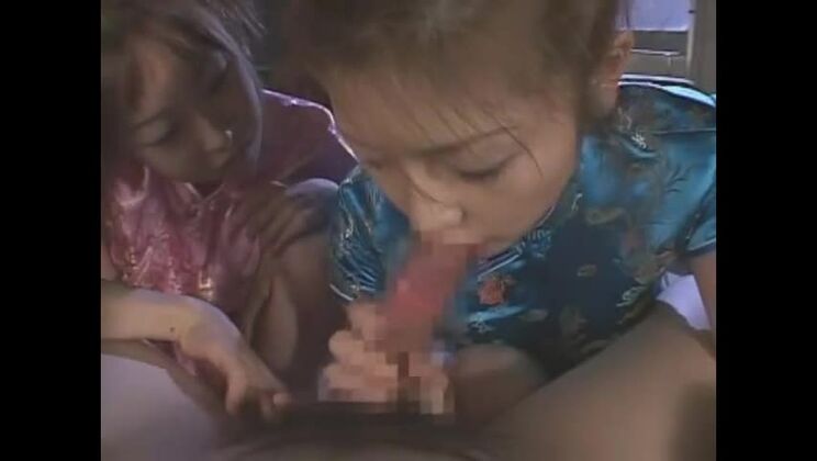 Fabulosa modelo japonesa en un increíble vídeo JAV de eyaculaciones y tríos.