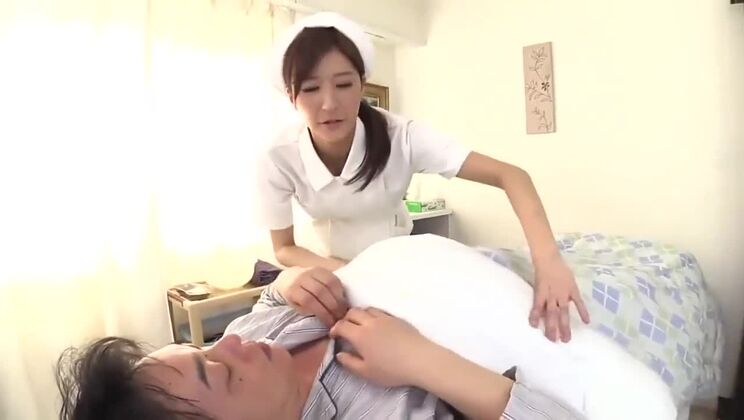 La chica japonesa más loca en una increíble escena JAV esclavizará tu mente.