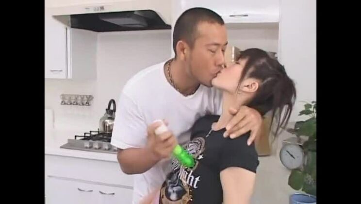 Chica japonesa exótica en un increíble primer plano, clip JAV peludo