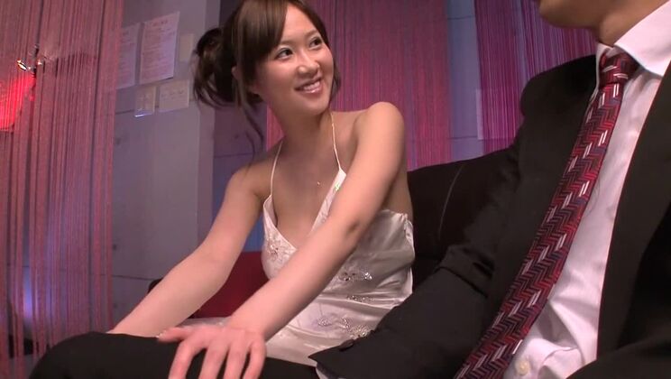 Increíble zorra japonesa en un vídeo JAV de masturbación cachonda y grandes tetas.