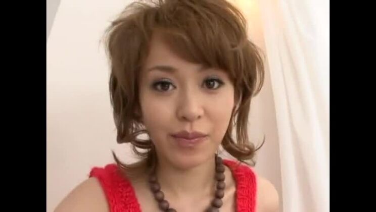 La cachonda japonesa Moe Shinohara en la mejor película JAV de chicas solas con consoladores y juguetes.