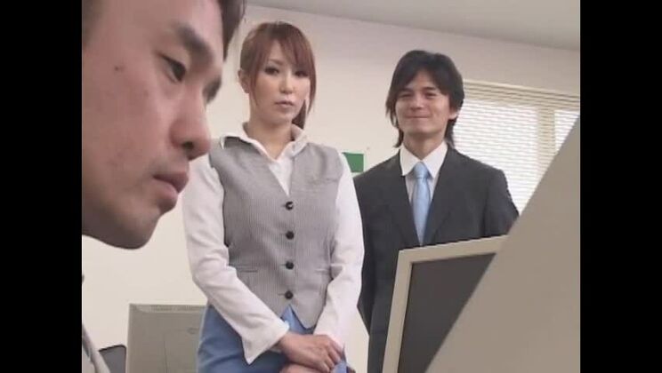 La mejor prostituta japonesa, Ruru Anoa, en el vídeo JAV de la pareja más caliente.