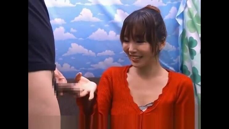 Hermosa y sexy japonesa provoca a un chico