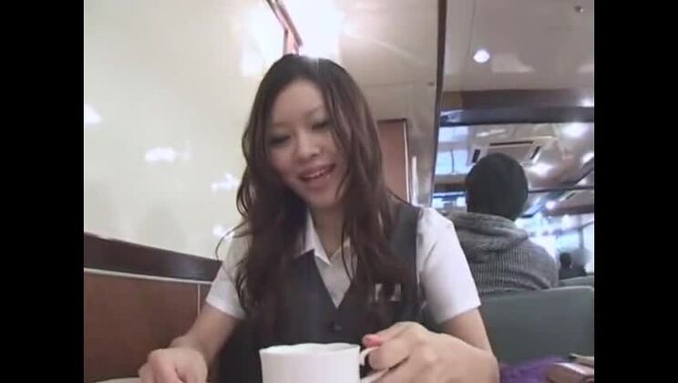 La fabulosa zorra japonesa Reika Kudo en la escena JAV de eyaculación interna/nakadashi más caliente.