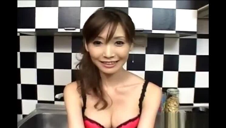 La ídolo japonesa Yui Natsuki nos da algo de la parte 1