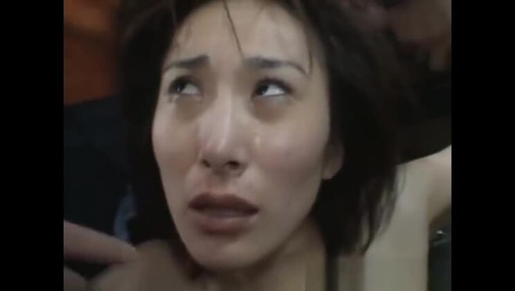 Una mujer asiática es alta y tiene sexo en público (parte 4)