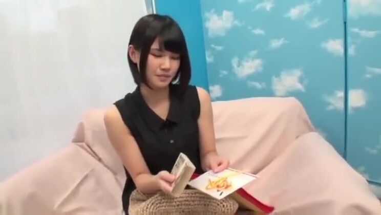 Mira a la chica japonesa en el clip JAV más loco, como en tus sueños.