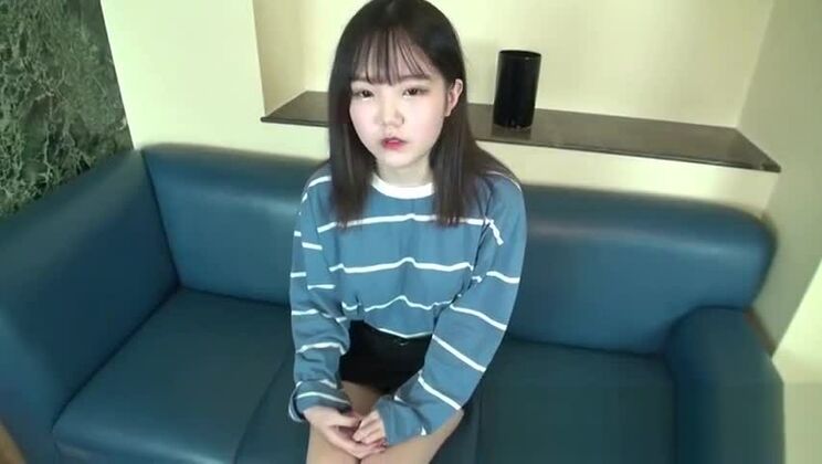 Primera vez de una joven japonesa menuda en un casting (parte 1)