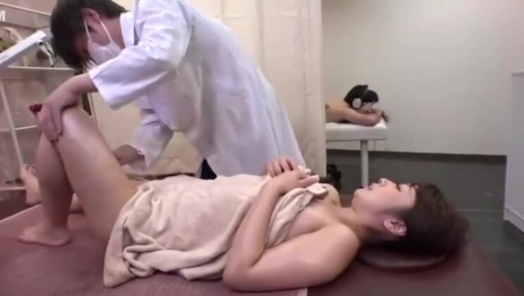 Masaje de esposa follando japonés