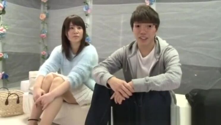 Pareja de adolescentes asiáticos japoneses, juegos porno, habitación de cristal 32