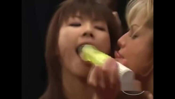 Rubia contra asiática 1