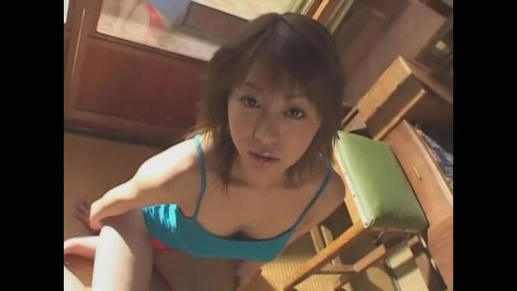 La puta japonesa más sexy en la mejor escena de masturbación femenina en solitario de JAV.