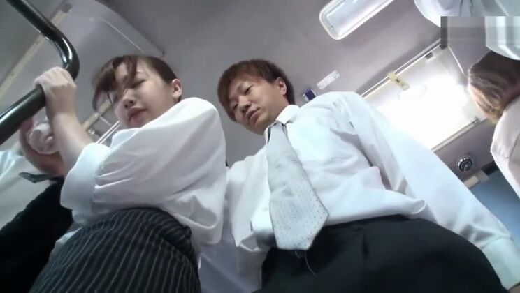 Este es un verano lleno de autobuses abarrotados, lleno de ropa interior transparente y sudorosa.