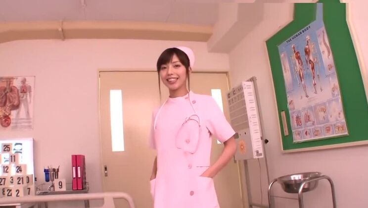 ENFERMERA CALIENTE FELACIÓN DE PIES