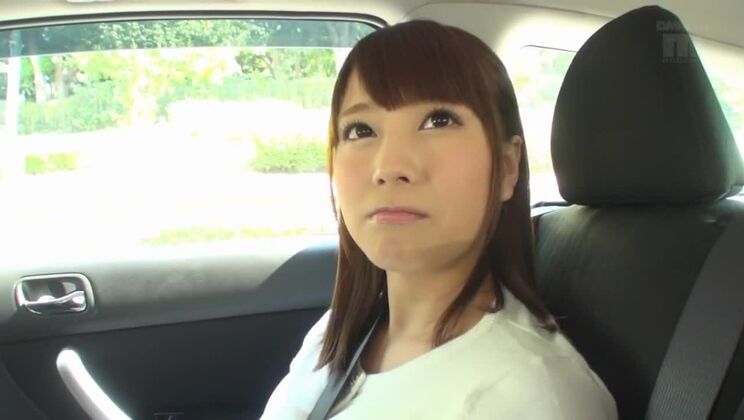 La puta japonesa más sexy, Minami Hatsukawa, en una increíble escena de masturbación lésbica JAV.