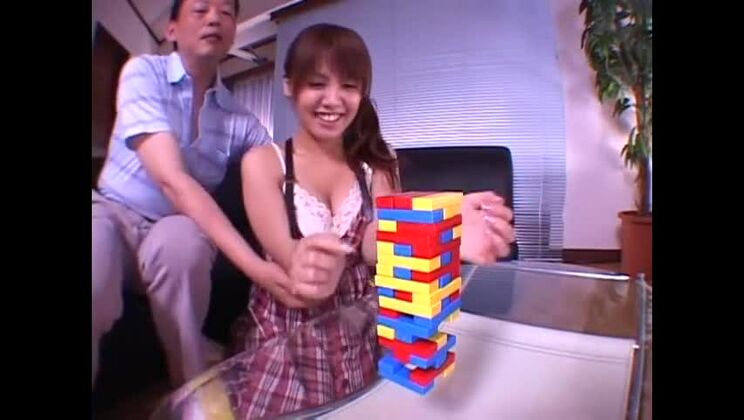 La exótica modelo japonesa Marin Minami en un increíble video JAV