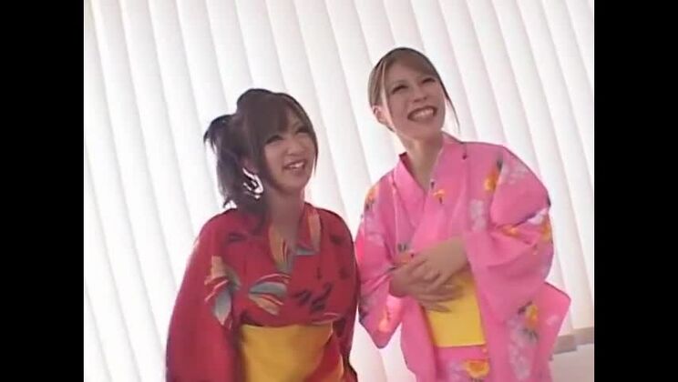 La chica japonesa más caliente Haruka Sanada, Aya Hirai, Mye Tsukishima en una fabulosa escena JAV de MILFs