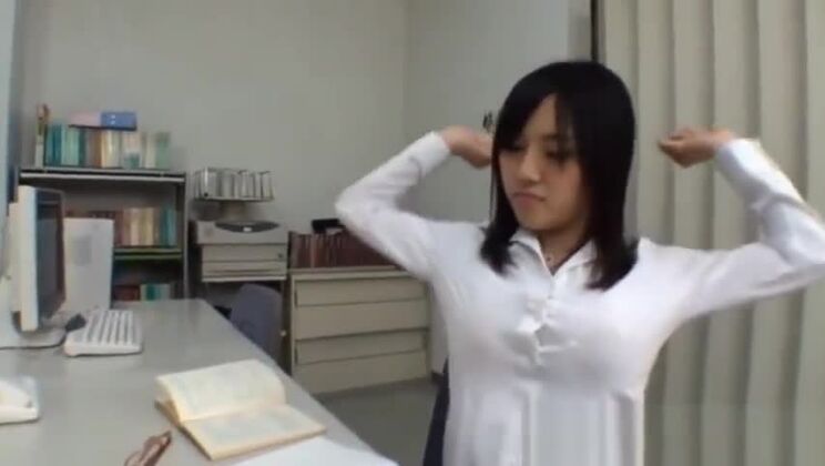 Vídeo porno interracial cachondo y muy loco, échale un vistazo.