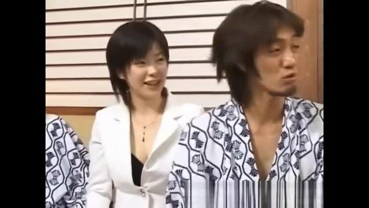 Perras asiáticas divirtiéndose