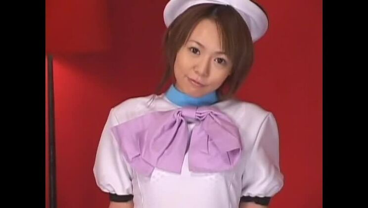 La prostituta japonesa más sexy en una escena de sexo oral exótico y tríos JAV.