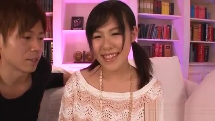 Labios vaginales de puta asiática estirados