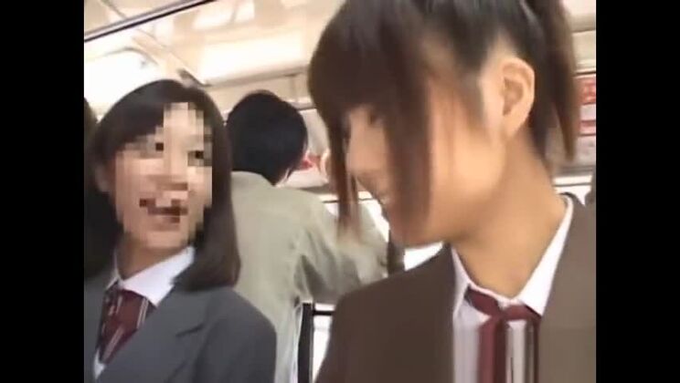 Una chica asiática tiene sexo en público (parte 2)