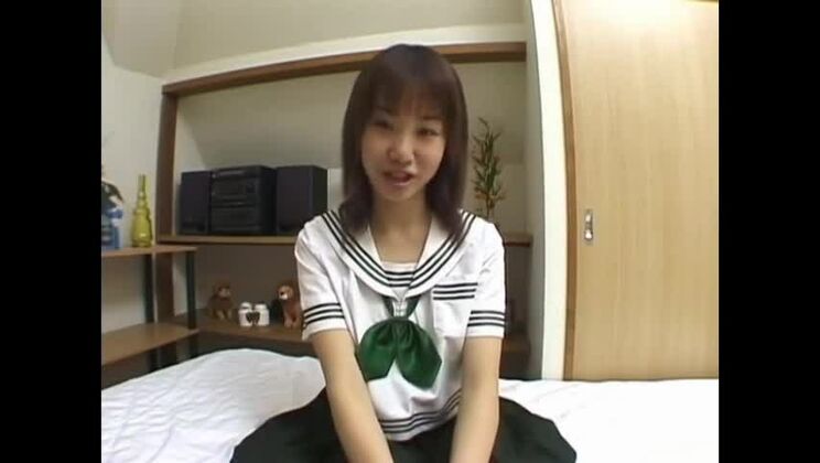 Mayu Yagihara, joven y guapa adolescente asiática.