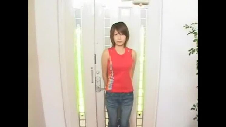 La increíble chica japonesa Nana Natsume en un vídeo JAV de masturbación extrema.