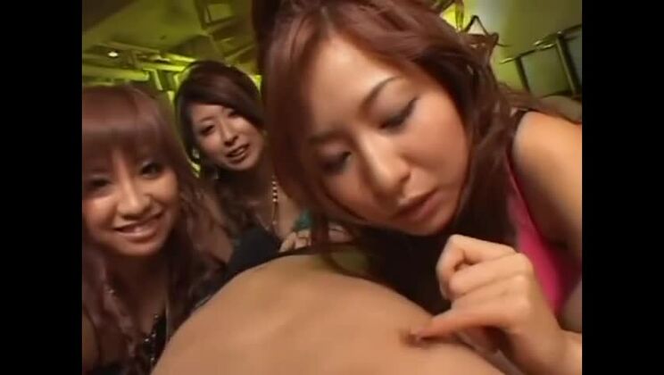 Las actividades más calientes de la escena para adultos: el espectáculo más loco de lamer culos