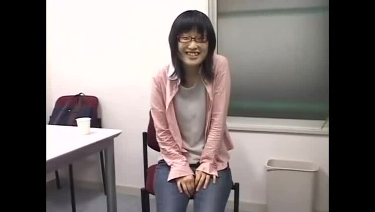 Película XXX más caliente. Una chica amateur muy guapa.