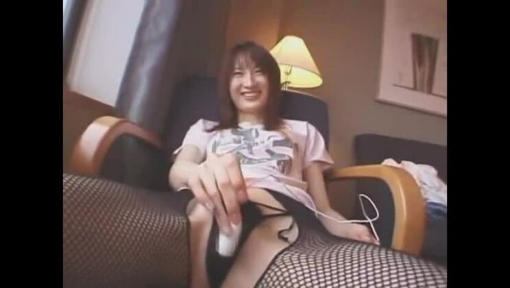 La puta japonesa más sexy en un increíble vídeo amateur y fetichista JAV.