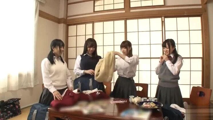 Mira a una puta japonesa en la versión exclusiva de la película JAV.