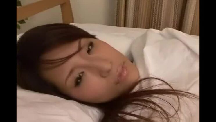 La increíble zorra japonesa Akira Ichinose en Crazy Solo Girl, clip JAV de medias/pansuto