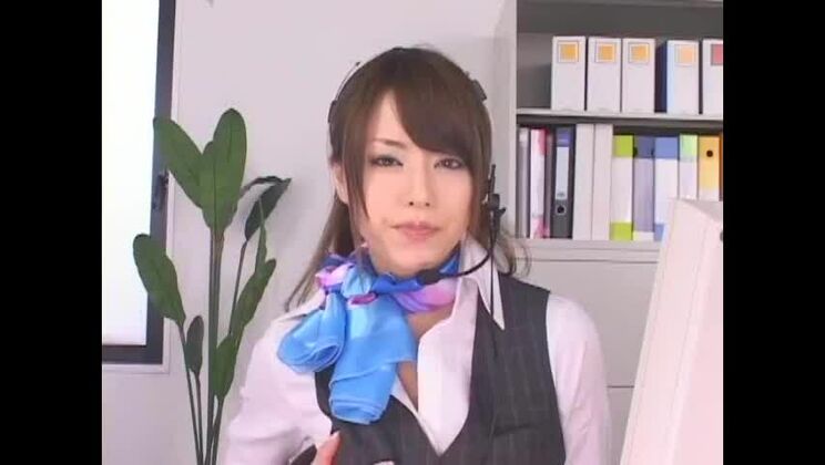 La puta japonesa más sexy, Akiho Yoshizawa, en Crazy Solo Girl, clip JAV de oficina.