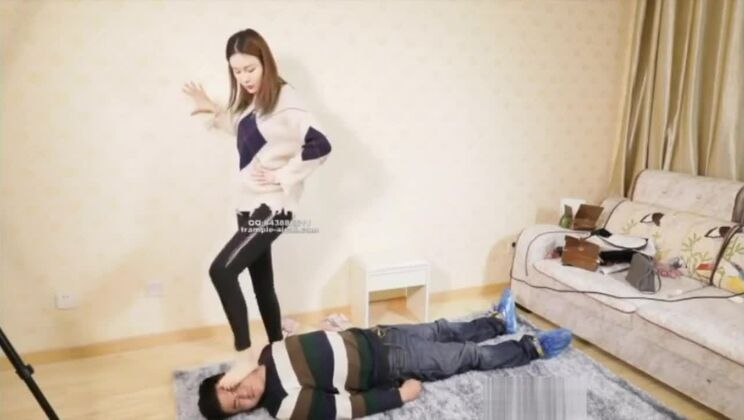 Pisotones y patadas en la cara al estilo chino