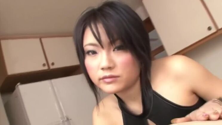 Mamada de asiática menuda